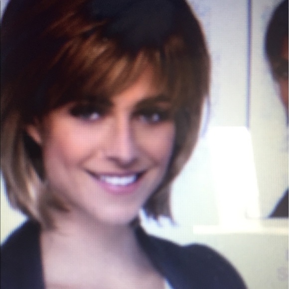 Beautiful medium length wig - Picture 1 of 1